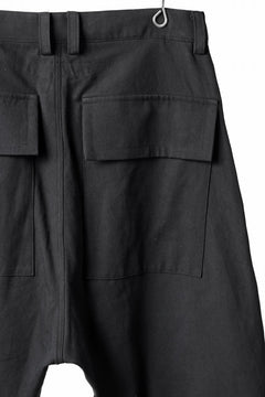 Load image into Gallery viewer, A.F ARTEFACT ZIP FOLDING TUCK SHORTS / COLI TWILL (BLACK)