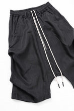 画像をギャラリービューアに読み込む, A.F ARTEFACT TUCK SHORTS / HERRINGBONE LINEN (BLACK)