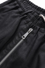画像をギャラリービューアに読み込む, A.F ARTEFACT TUCK SHORTS / HERRINGBONE LINEN (BLACK)