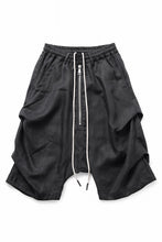 画像をギャラリービューアに読み込む, A.F ARTEFACT TUCK SHORTS / HERRINGBONE LINEN (BLACK)