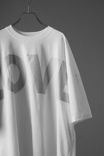 Load image into Gallery viewer, KATHARINE HAMNETT OVER SIZED TEE / LOVE (WHITE)