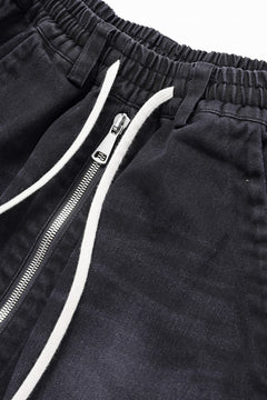 画像をギャラリービューアに読み込む, A.F ARTEFACT TUCK SHORTS / FADED DENIM (BLACK)