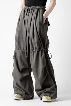 Load image into Gallery viewer, A.F ARTEFACT STRING-SQUEEZING WIDE PANTS / COTTON LINEN TWILL (KHAKI)