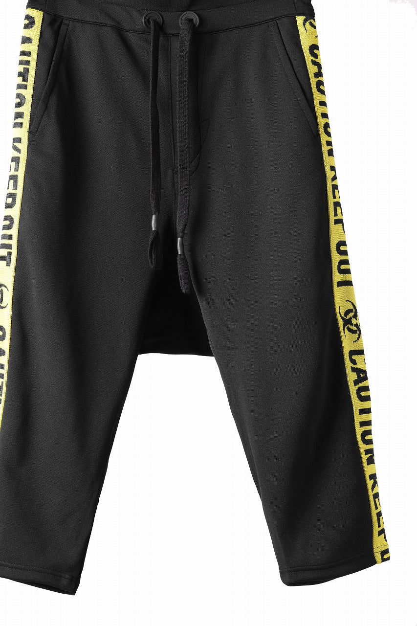 beauty : beast ”KEEP OUT” SARROUEL CROPPED TRACK PANTS (BLACK x YELLOW)