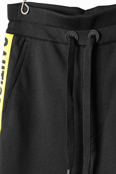 画像をギャラリービューアに読み込む, beauty : beast ”KEEP OUT” SARROUEL CROPPED TRACK PANTS (BLACK x YELLOW)