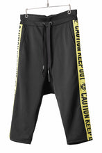 画像をギャラリービューアに読み込む, beauty : beast ”KEEP OUT” SARROUEL CROPPED TRACK PANTS (BLACK x YELLOW)