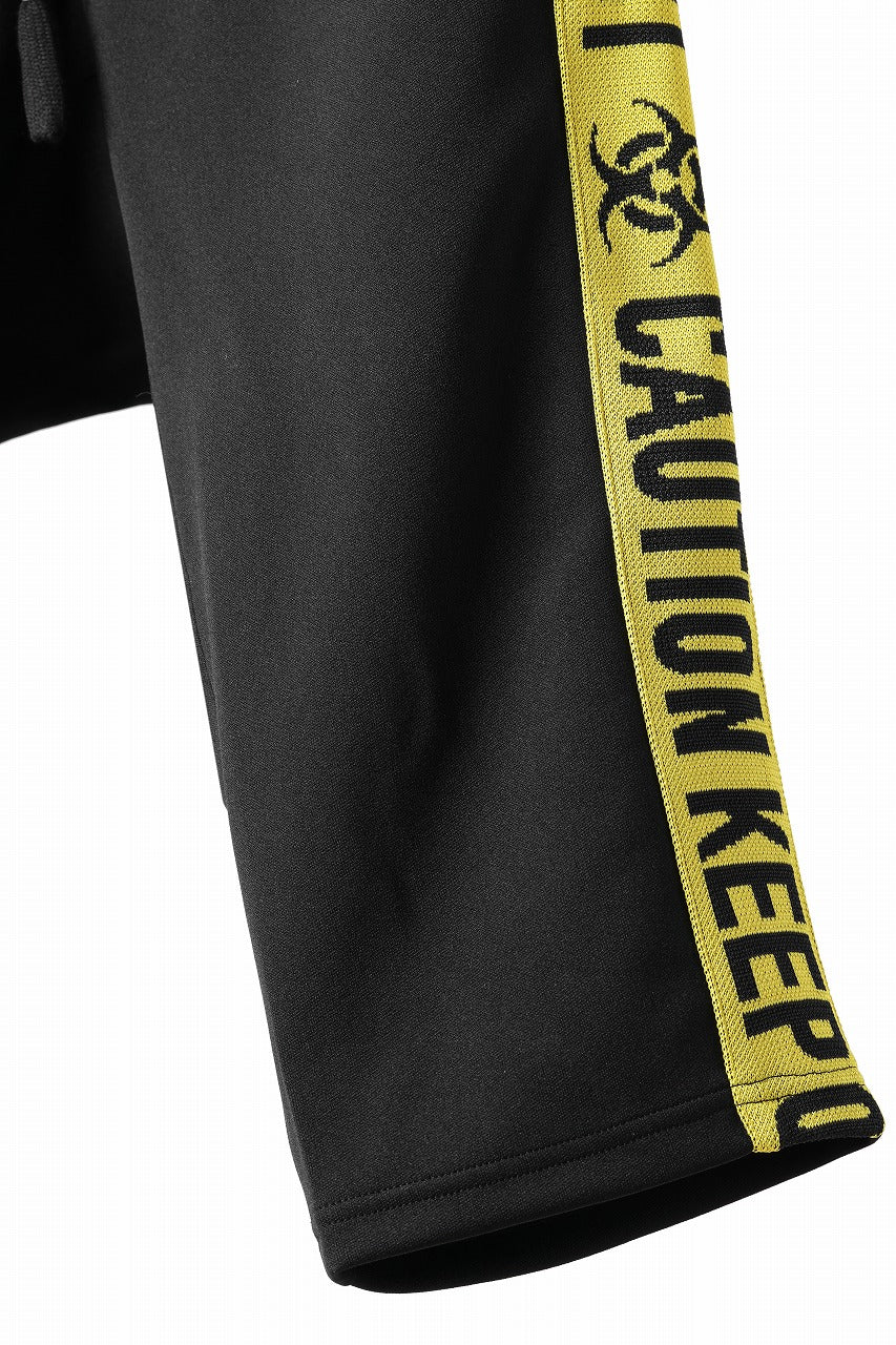 beauty : beast ”KEEP OUT” SARROUEL CROPPED TRACK PANTS (BLACK x YELLOW)