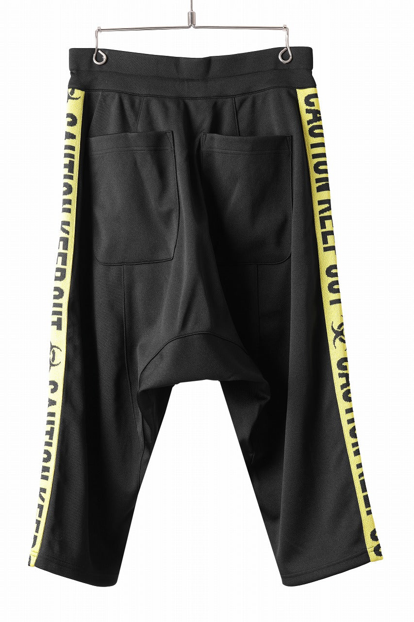 beauty : beast ”KEEP OUT” SARROUEL CROPPED TRACK PANTS (BLACK x YELLOW)