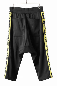 画像をギャラリービューアに読み込む, beauty : beast ”KEEP OUT” SARROUEL CROPPED TRACK PANTS (BLACK x YELLOW)