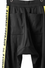 画像をギャラリービューアに読み込む, beauty : beast ”KEEP OUT” SARROUEL CROPPED TRACK PANTS (BLACK x YELLOW)