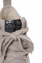 Load image into Gallery viewer, beauty : beast ROLL-TONGUE STAINNING SHOES feat. Maison MIHARA YASUHIRO (BEIGE x BEIGE)