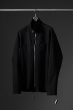 画像をギャラリービューアに読み込む, m.a+ zipped tall collar shirt jacket / H252DZ/CCE (BLACK)