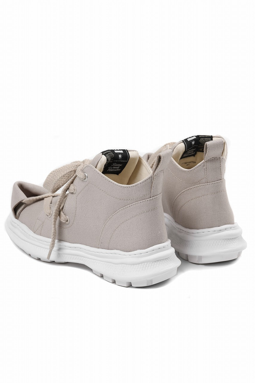 Load image into Gallery viewer, beauty : beast ROLL-TONGUE STAINNING SHOES feat. Maison MIHARA YASUHIRO (BEIGE x BEIGE)