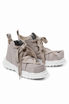 Load image into Gallery viewer, beauty : beast ROLL-TONGUE STAINNING SHOES feat. Maison MIHARA YASUHIRO (BEIGE x BEIGE)