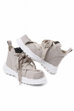 Load image into Gallery viewer, beauty : beast ROLL-TONGUE STAINNING SHOES feat. Maison MIHARA YASUHIRO (BEIGE x BEIGE)