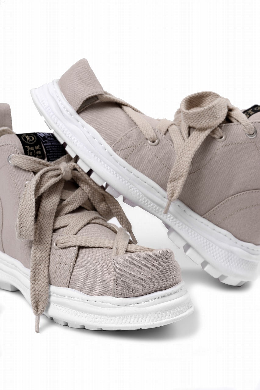 Load image into Gallery viewer, beauty : beast ROLL-TONGUE STAINNING SHOES feat. Maison MIHARA YASUHIRO (BEIGE x BEIGE)