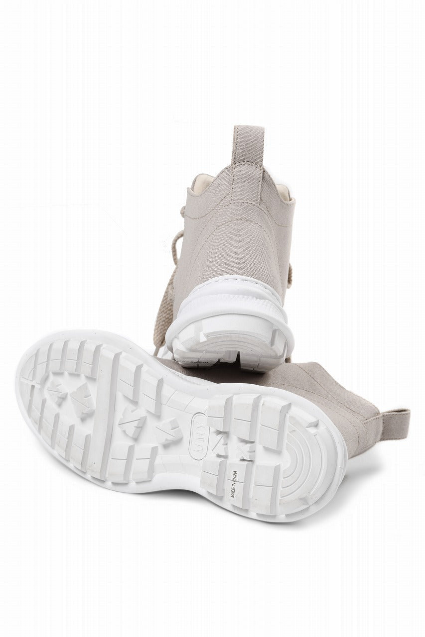 Load image into Gallery viewer, beauty : beast ROLL-TONGUE STAINNING SHOES feat. Maison MIHARA YASUHIRO (BEIGE x BEIGE)