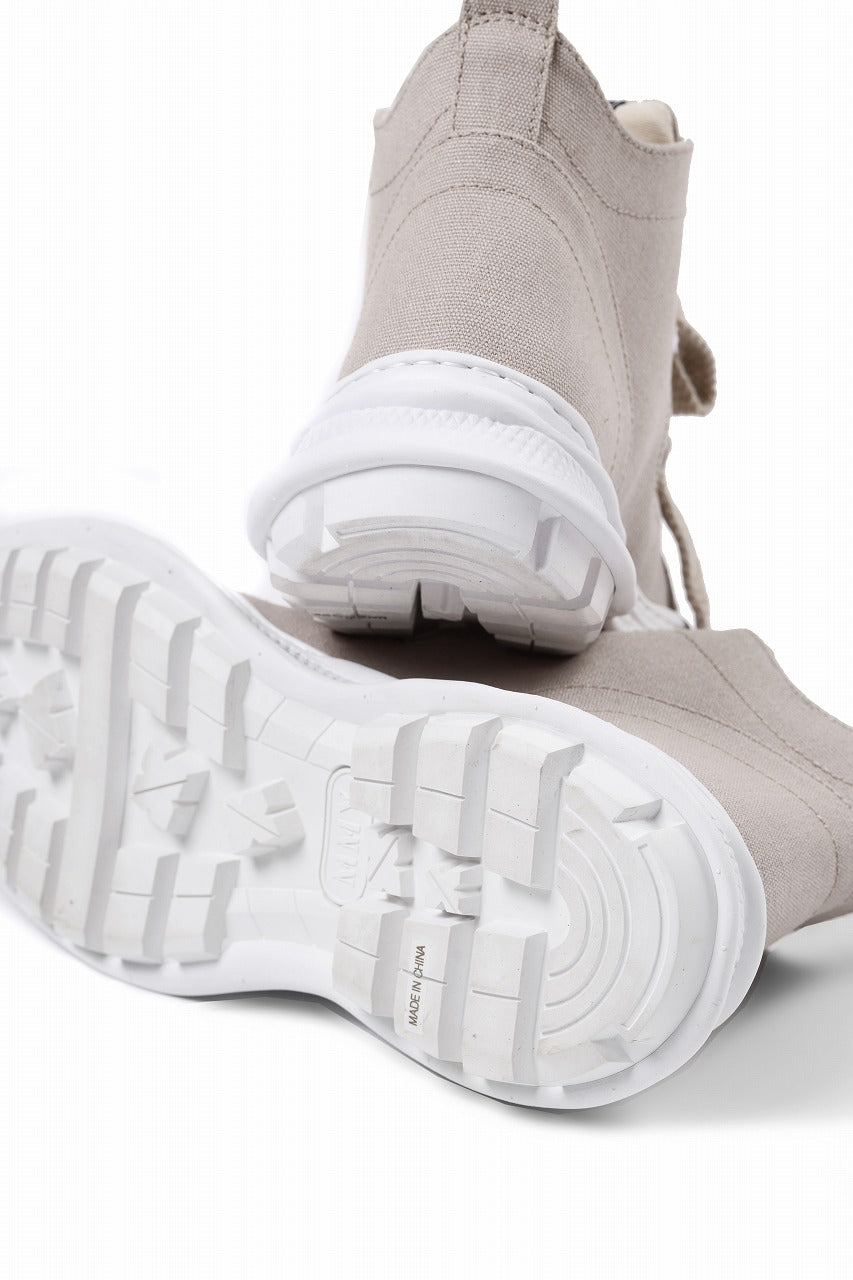 Load image into Gallery viewer, beauty : beast ROLL-TONGUE STAINNING SHOES feat. Maison MIHARA YASUHIRO (BEIGE x BEIGE)