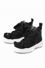 Load image into Gallery viewer, beauty : beast ROLL-TONGUE STAINNING SHOES feat. Maison MIHARA YASUHIRO (BLACK x BLACK)