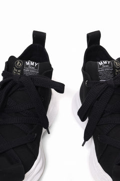 Load image into Gallery viewer, beauty : beast ROLL-TONGUE STAINNING SHOES feat. Maison MIHARA YASUHIRO (BLACK x BLACK)