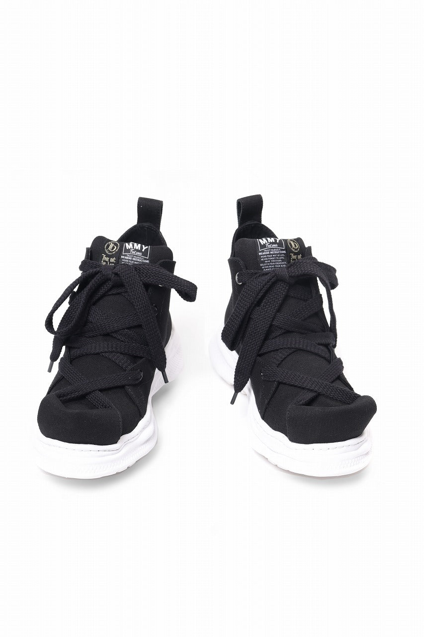 Load image into Gallery viewer, beauty : beast ROLL-TONGUE STAINNING SHOES feat. Maison MIHARA YASUHIRO (BLACK x BLACK)