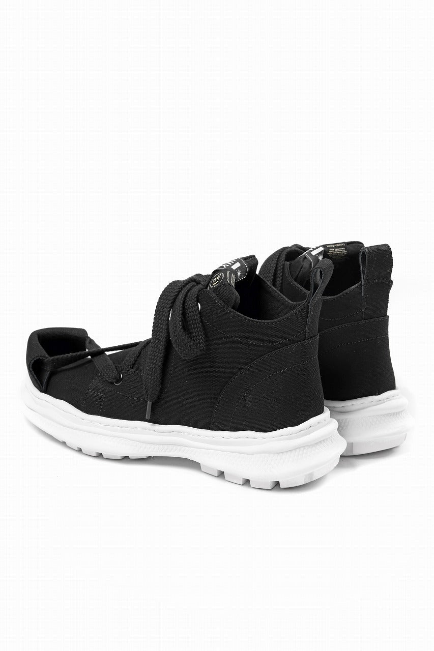 Load image into Gallery viewer, beauty : beast ROLL-TONGUE STAINNING SHOES feat. Maison MIHARA YASUHIRO (BLACK x BLACK)