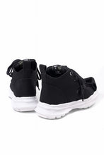 Load image into Gallery viewer, beauty : beast ROLL-TONGUE STAINNING SHOES feat. Maison MIHARA YASUHIRO (BLACK x BLACK)