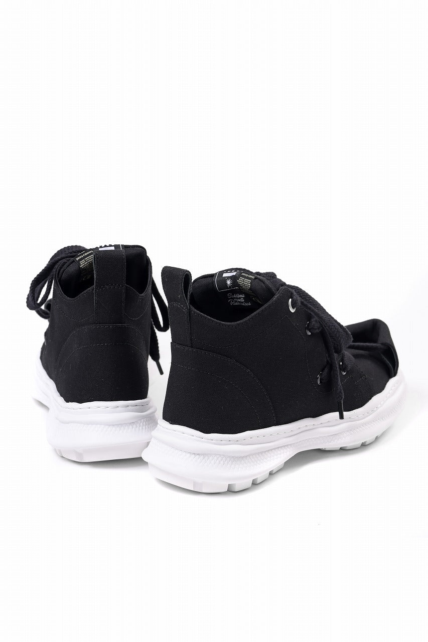 Load image into Gallery viewer, beauty : beast ROLL-TONGUE STAINNING SHOES feat. Maison MIHARA YASUHIRO (BLACK x BLACK)
