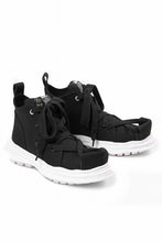 Load image into Gallery viewer, beauty : beast ROLL-TONGUE STAINNING SHOES feat. Maison MIHARA YASUHIRO (BLACK x BLACK)