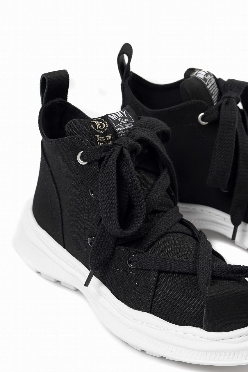 Load image into Gallery viewer, beauty : beast ROLL-TONGUE STAINNING SHOES feat. Maison MIHARA YASUHIRO (BLACK x BLACK)