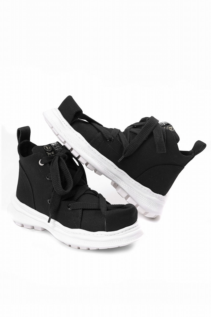 Load image into Gallery viewer, beauty : beast ROLL-TONGUE STAINNING SHOES feat. Maison MIHARA YASUHIRO (BLACK x BLACK)