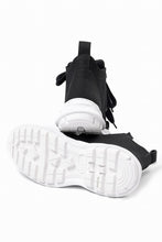 Load image into Gallery viewer, beauty : beast ROLL-TONGUE STAINNING SHOES feat. Maison MIHARA YASUHIRO (BLACK x BLACK)