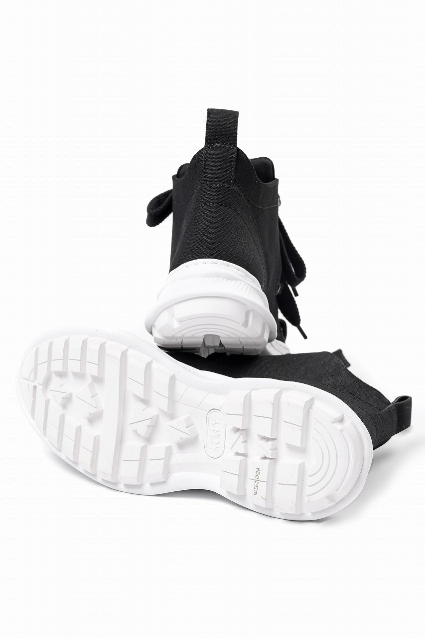 Load image into Gallery viewer, beauty : beast ROLL-TONGUE STAINNING SHOES feat. Maison MIHARA YASUHIRO (BLACK x BLACK)