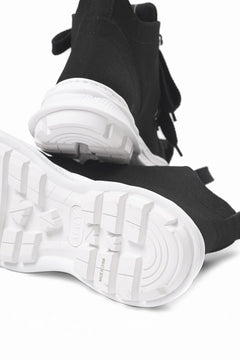 Load image into Gallery viewer, beauty : beast LOW CUT - ROLL-TONGUE STAINNING SHOES feat. Maison MIHARA YASUHIRO (BLACK x WHITE)