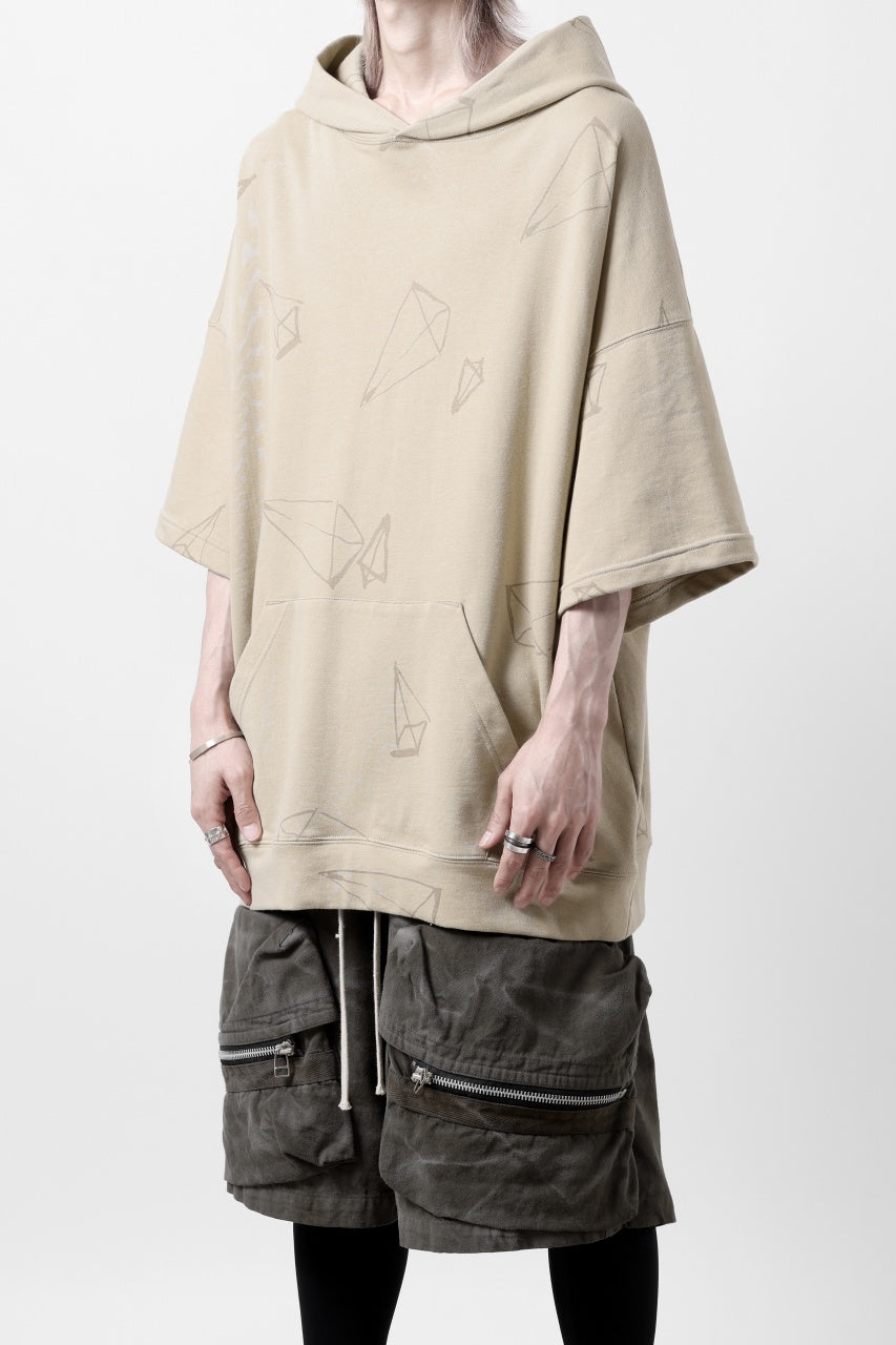 Load image into Gallery viewer, A.F ARTEFACT PYRA PATTERN PRINT SWEAT HOODIE SHORT SLEEVE (BEIGE)