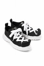 Load image into Gallery viewer, beauty : beast LOW CUT - ROLL-TONGUE STAINNING SHOES feat. Maison MIHARA YASUHIRO (BLACK x WHITE)
