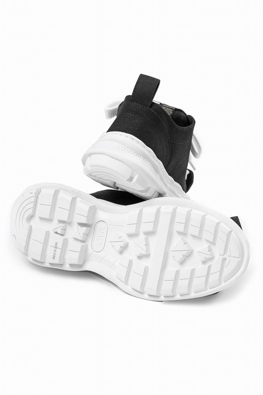Load image into Gallery viewer, beauty : beast LOW CUT - ROLL-TONGUE STAINNING SHOES feat. Maison MIHARA YASUHIRO (BLACK x WHITE)
