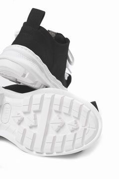 Load image into Gallery viewer, beauty : beast LOW CUT - ROLL-TONGUE STAINNING SHOES feat. Maison MIHARA YASUHIRO (BLACK x WHITE)