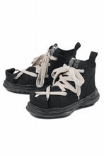 Load image into Gallery viewer, beauty : beast ROLL-TONGUE STAINNING SHOES feat. Maison MIHARA YASUHIRO (BLACK x BEIGE)