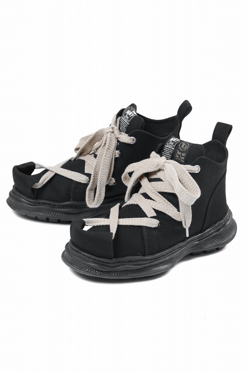 Load image into Gallery viewer, beauty : beast ROLL-TONGUE STAINNING SHOES feat. Maison MIHARA YASUHIRO (BLACK x BEIGE)