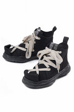 Load image into Gallery viewer, beauty : beast ROLL-TONGUE STAINNING SHOES feat. Maison MIHARA YASUHIRO (BLACK x BEIGE)