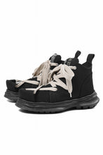 Load image into Gallery viewer, beauty : beast ROLL-TONGUE STAINNING SHOES feat. Maison MIHARA YASUHIRO (BLACK x BEIGE)