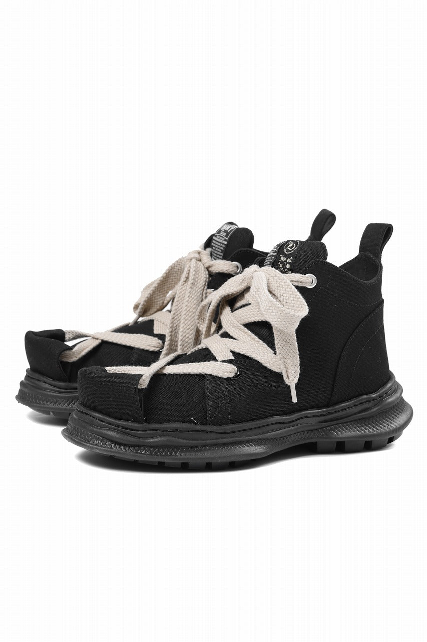 Load image into Gallery viewer, beauty : beast ROLL-TONGUE STAINNING SHOES feat. Maison MIHARA YASUHIRO (BLACK x BEIGE)