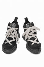Load image into Gallery viewer, beauty : beast ROLL-TONGUE STAINNING SHOES feat. Maison MIHARA YASUHIRO (BLACK x BEIGE)