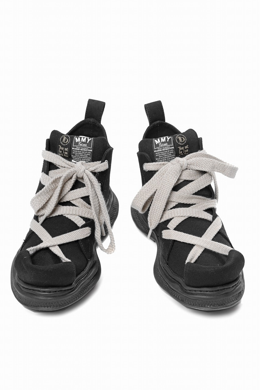 Load image into Gallery viewer, beauty : beast ROLL-TONGUE STAINNING SHOES feat. Maison MIHARA YASUHIRO (BLACK x BEIGE)