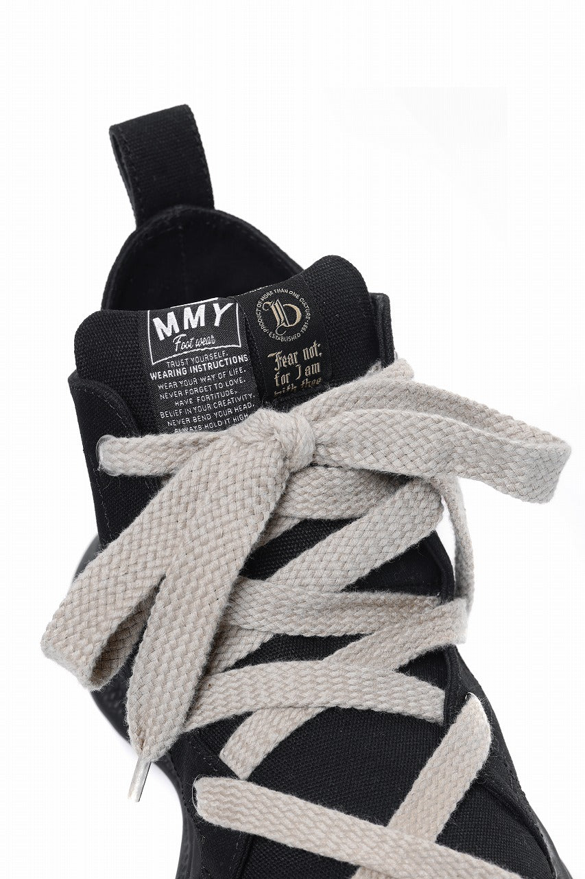 Load image into Gallery viewer, beauty : beast ROLL-TONGUE STAINNING SHOES feat. Maison MIHARA YASUHIRO (BLACK x BEIGE)