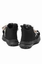 Load image into Gallery viewer, beauty : beast ROLL-TONGUE STAINNING SHOES feat. Maison MIHARA YASUHIRO (BLACK x BEIGE)