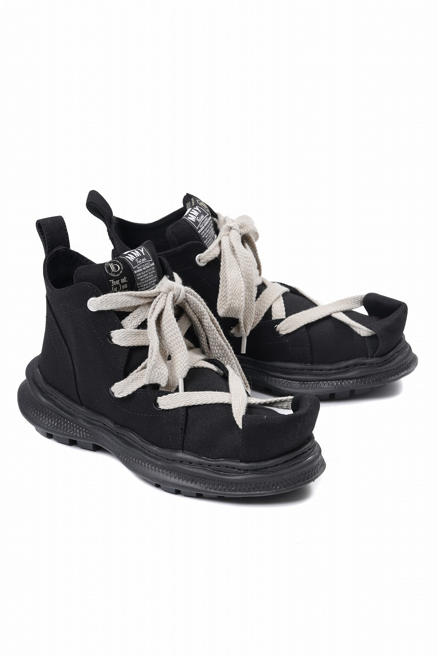 Load image into Gallery viewer, beauty : beast ROLL-TONGUE STAINNING SHOES feat. Maison MIHARA YASUHIRO (BLACK x BEIGE)