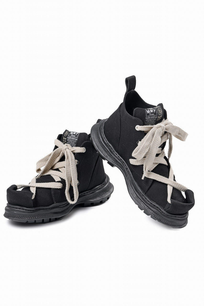 Load image into Gallery viewer, beauty : beast ROLL-TONGUE STAINNING SHOES feat. Maison MIHARA YASUHIRO (BLACK x BEIGE)