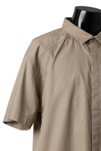 Load image into Gallery viewer, entire studios ZIP POCKET SHORT SLEEVE SHIRT (CAMEL)